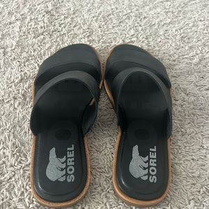 Womens Sorel sandals, black, size 8